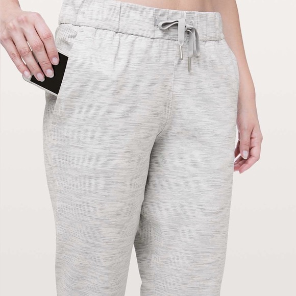 Lululemon On The Fly Crop 23" - Picture 8 of 11